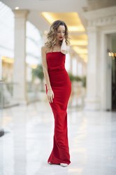 Nicole Bakti красное